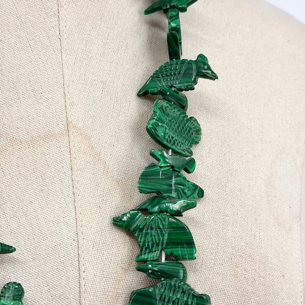 Vintage 90s Green Malachite Southwest Hand Carved Animal Fetish Necklace - Picture 4 of 10